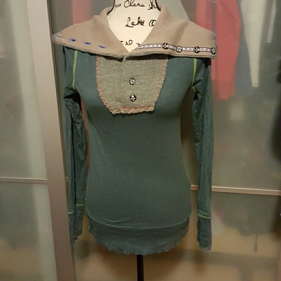 FREE PEOPLE SWEATER - Picture 1 of 3